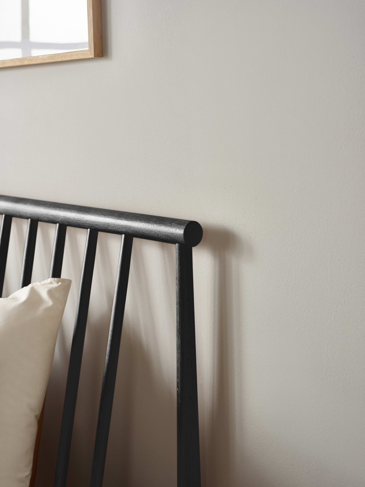 Belton Spindle Bed