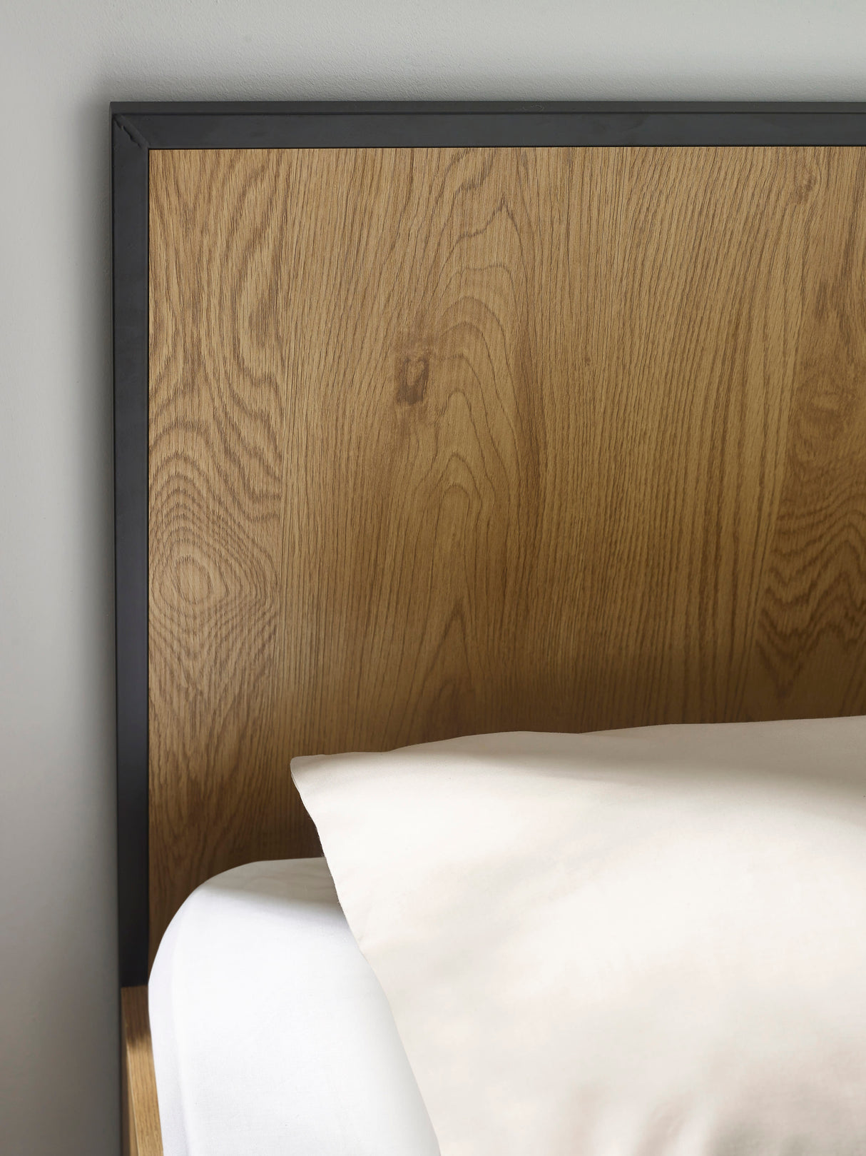 Harlow Bed