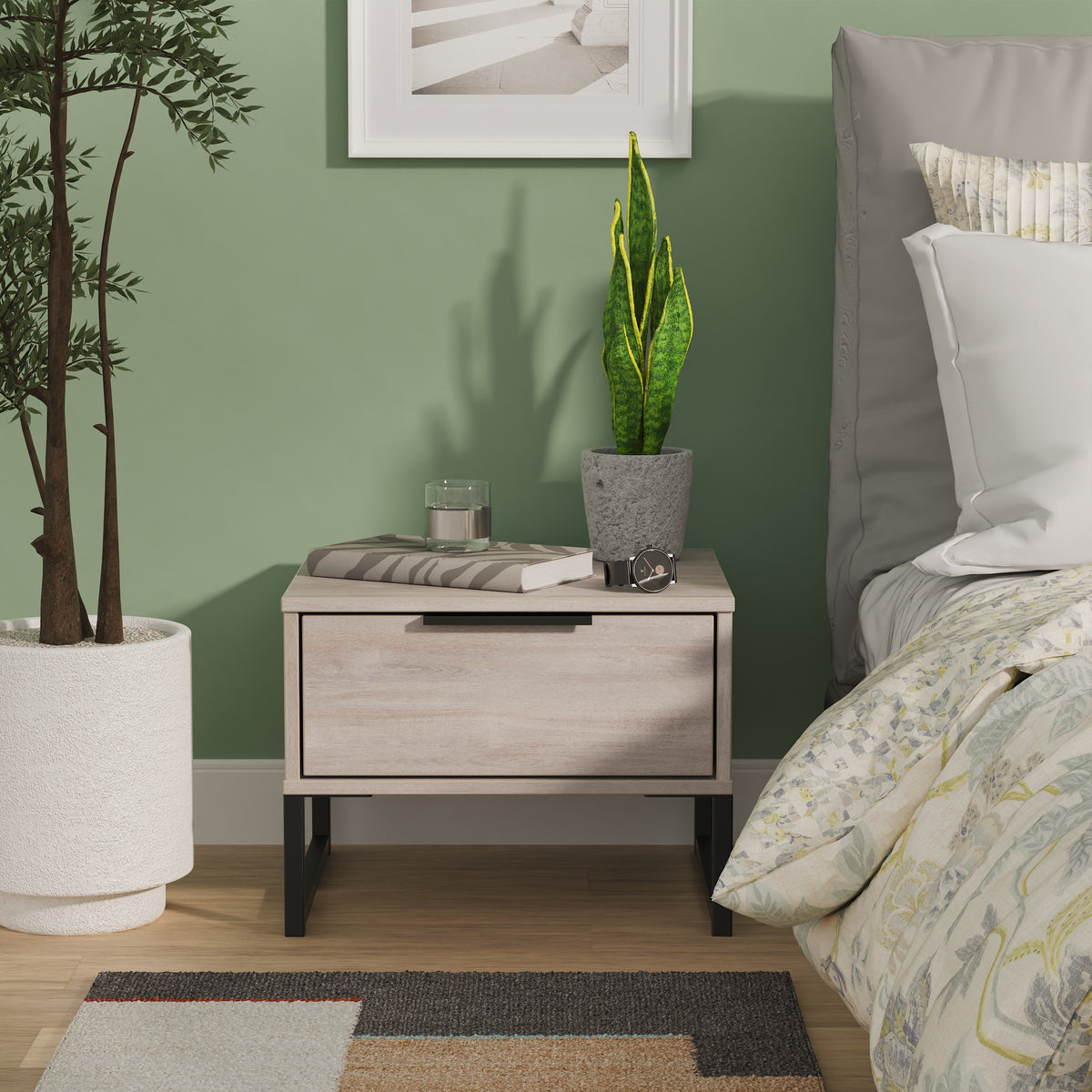 Hong Kong 1 Drawer Bedside Cabinet with Legs