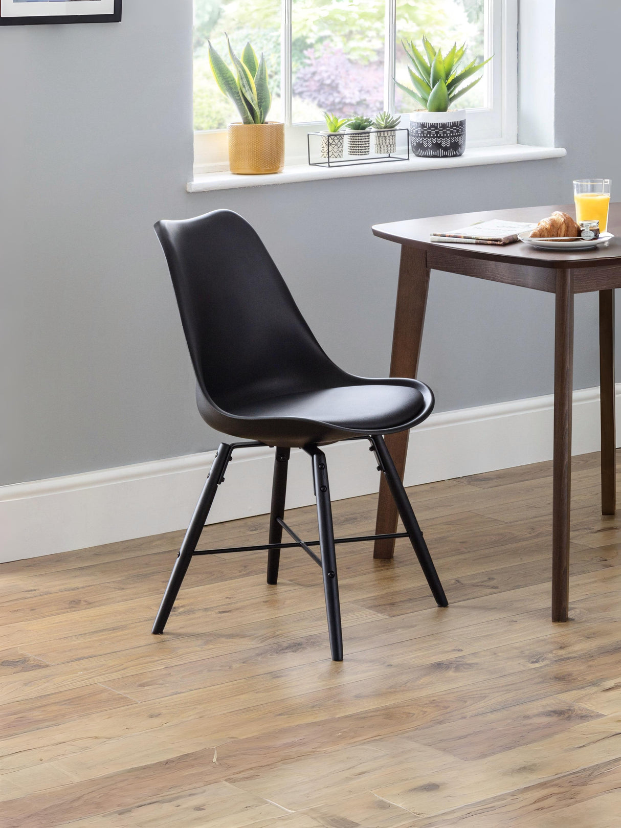 Kari Plastic Dining Chair (Set of 2)