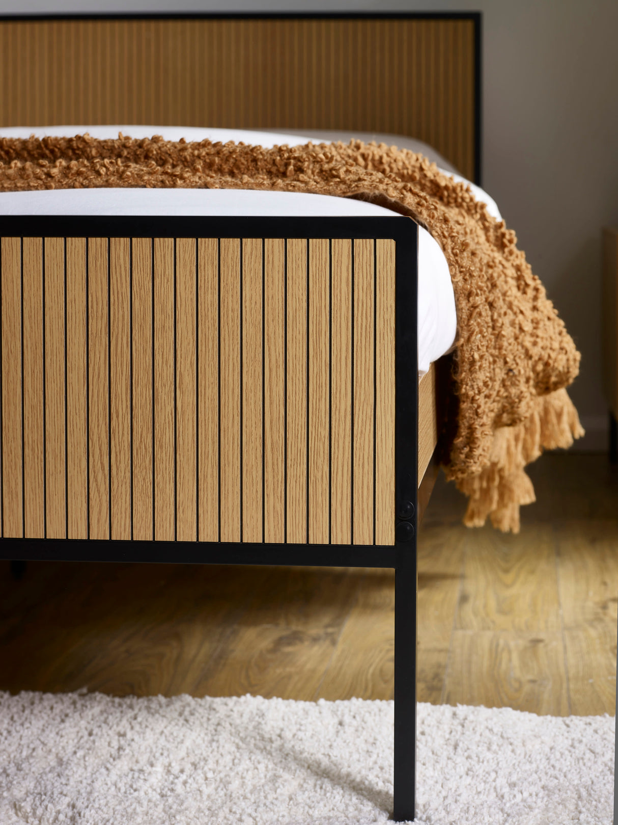 Sia Fluted Bed