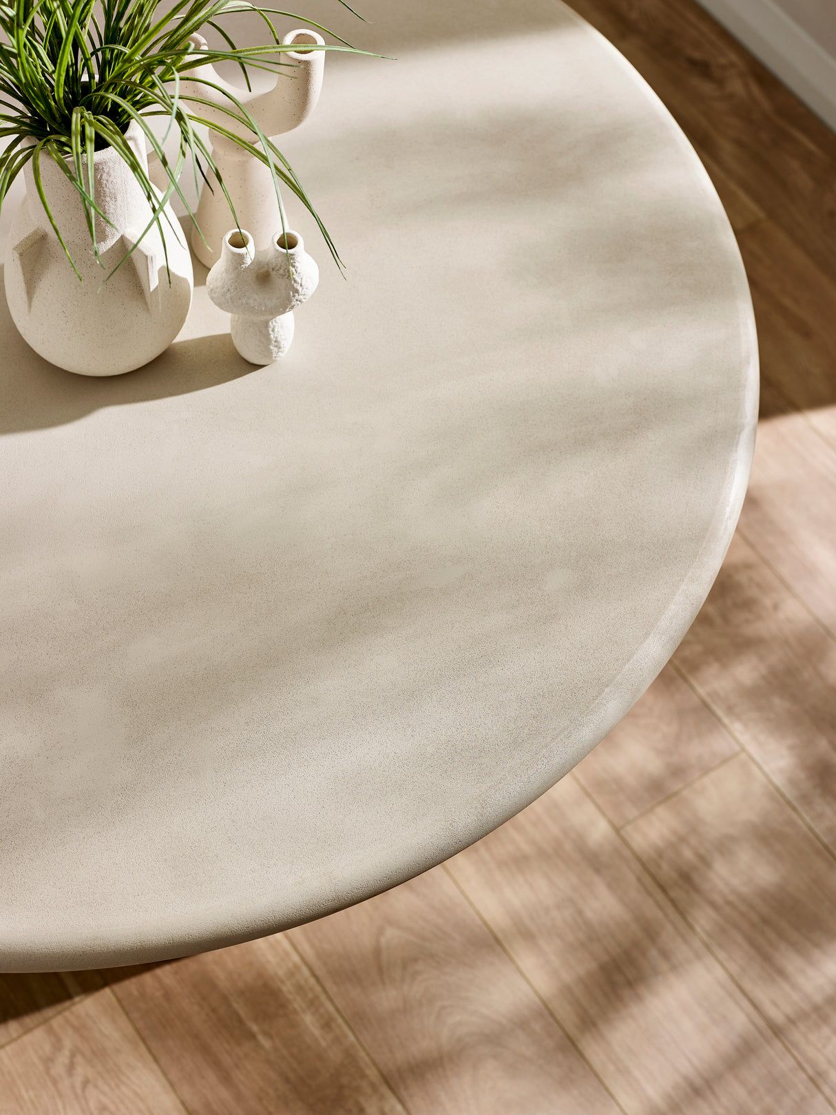 Thyra Round 4 Seater Dining Table