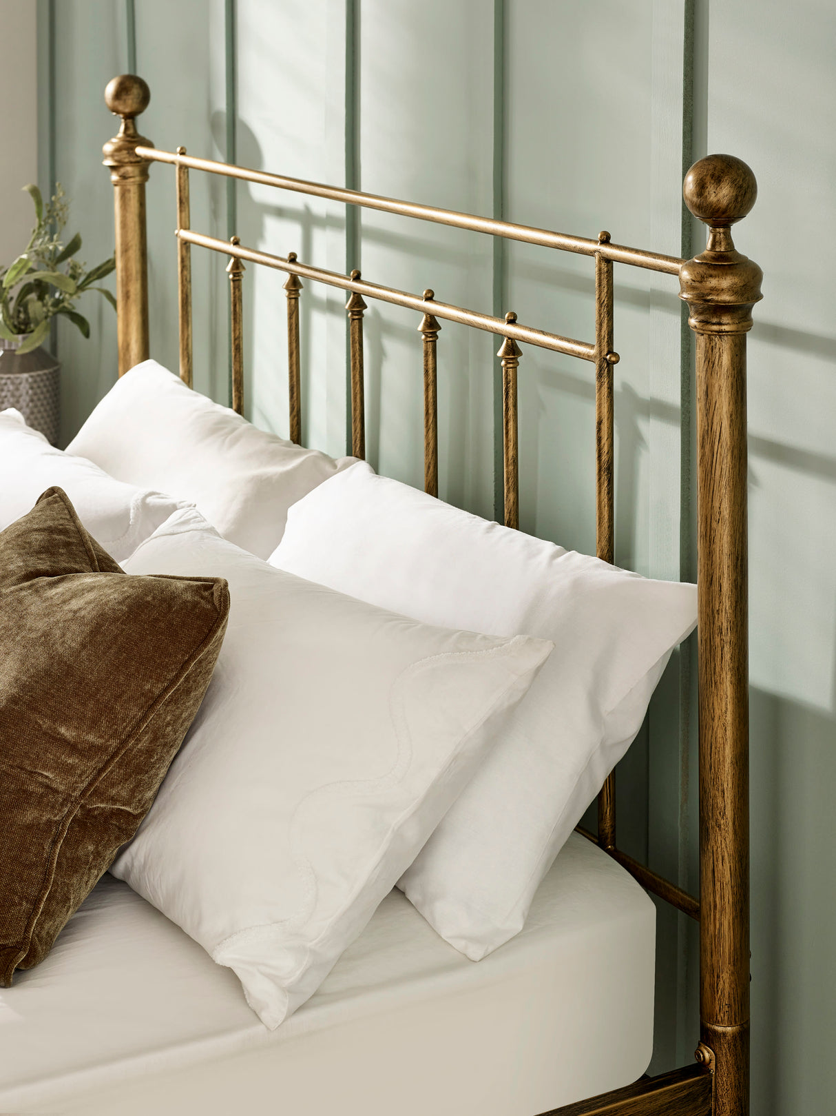 Aurelia Metal Bed