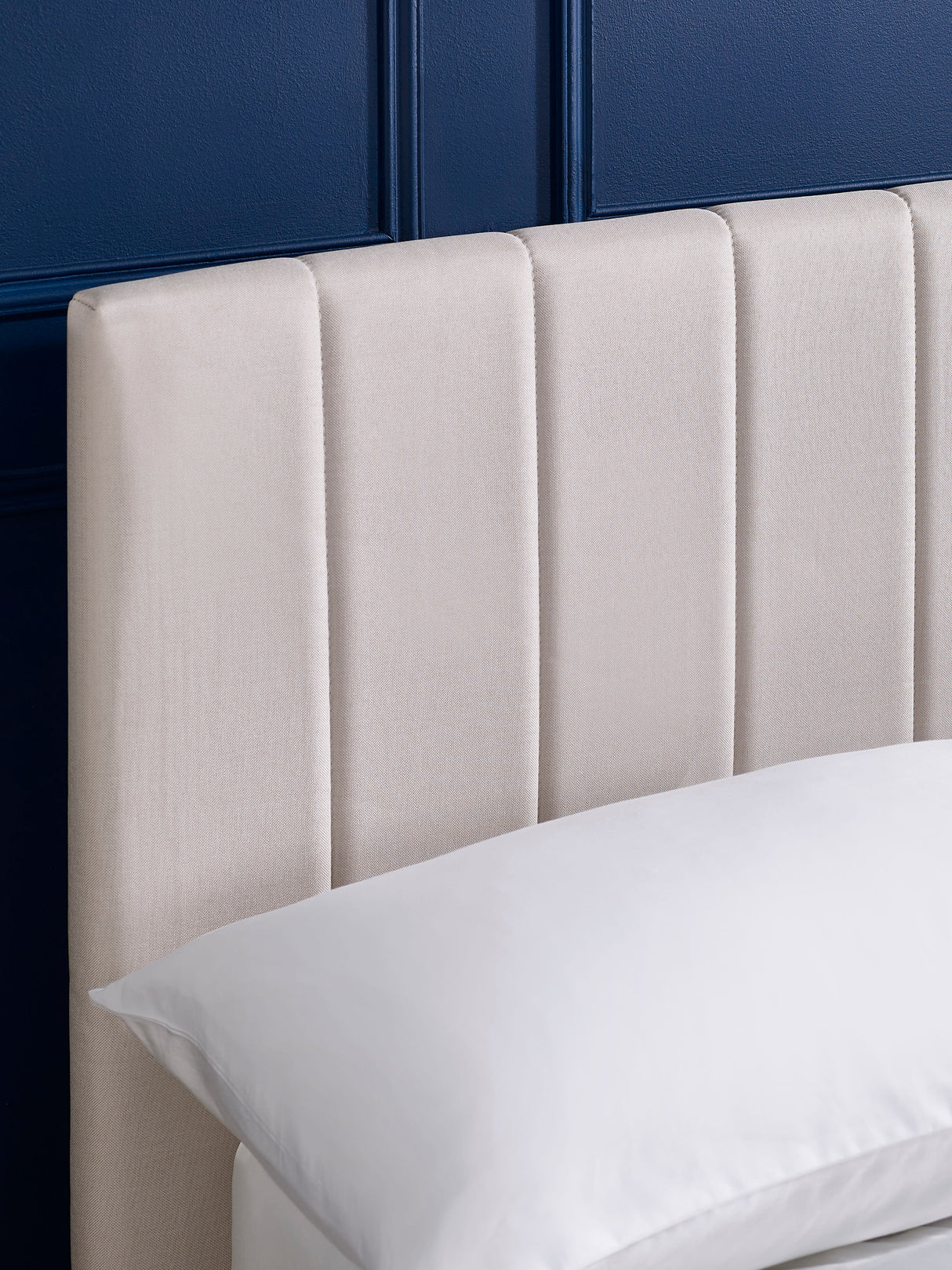 Aylen Upholstered Bed