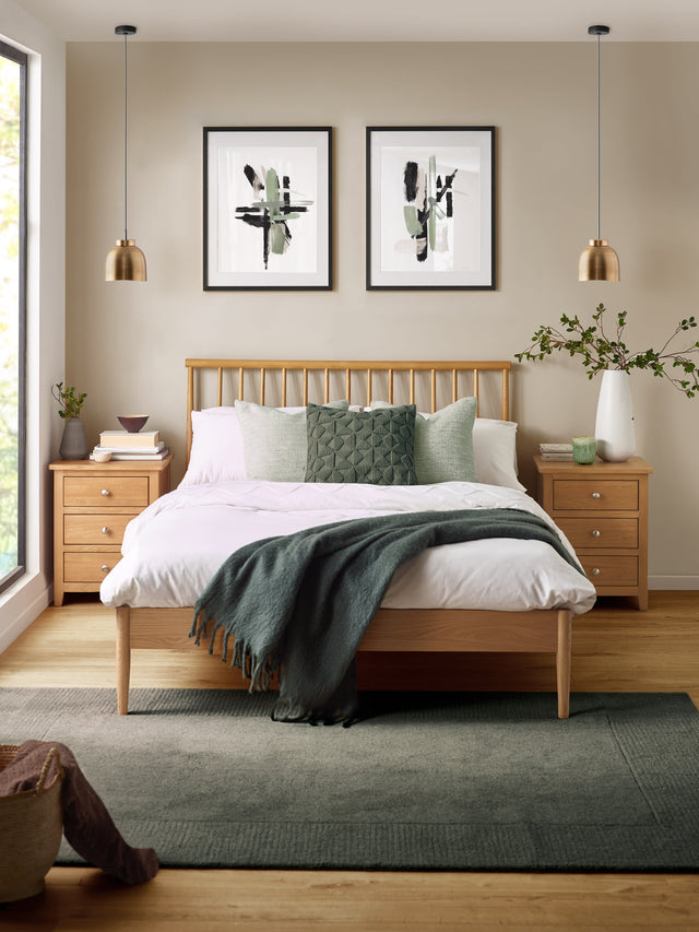 Belton Spindle Bed