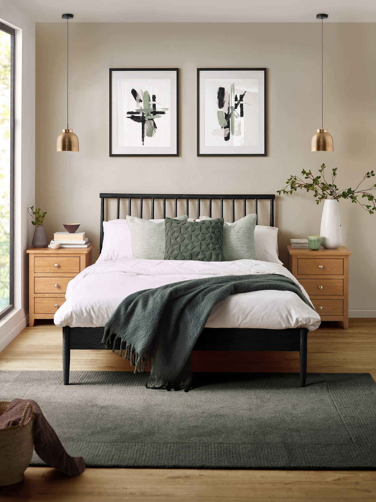 Belton Spindle Bed