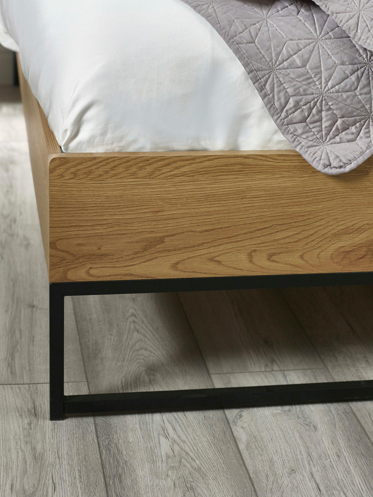 Harlow Bed