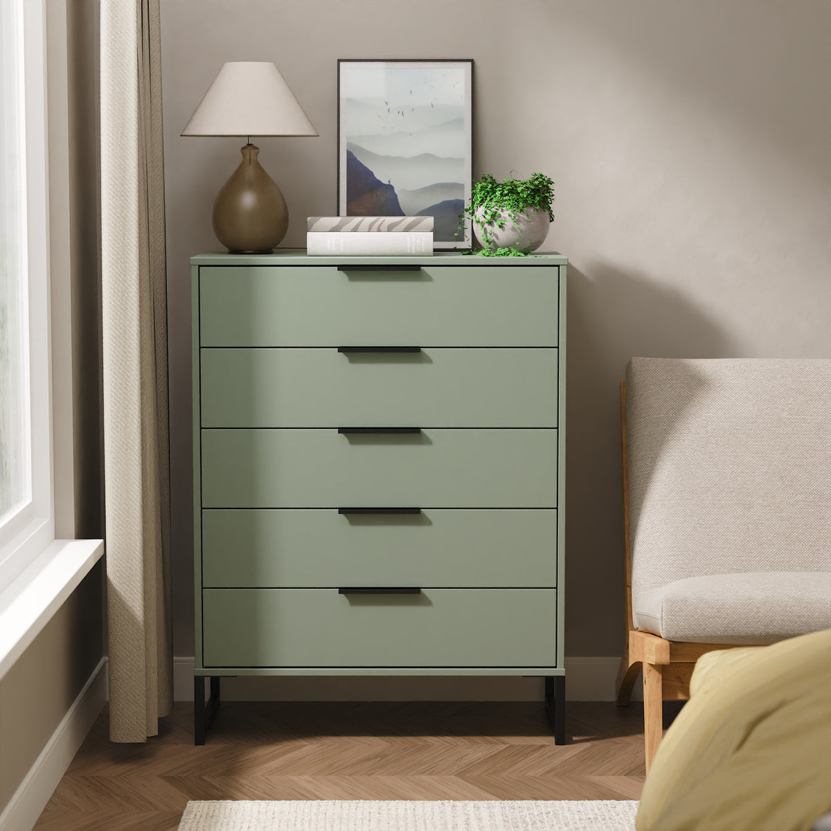 Hong Kong (Black Sleigh Legs) 5 Drawer Chest