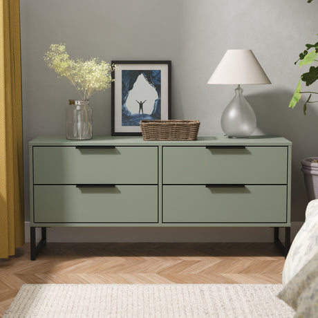 Hong Kong (Black Sleigh Legs) 4 Drawer Bed Box