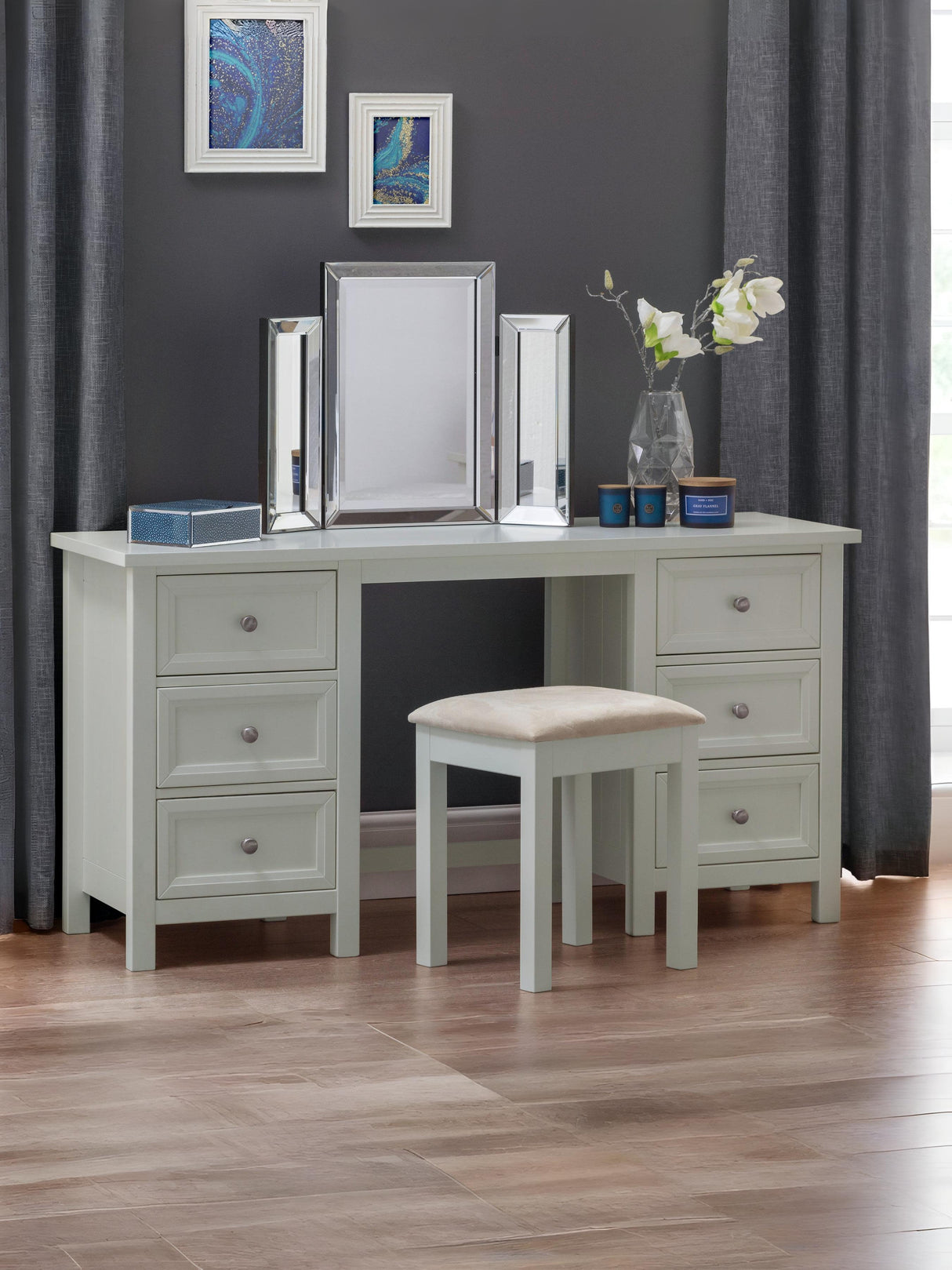 Maine Dressing Stool