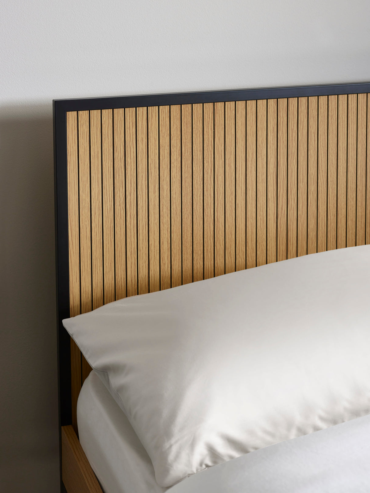 Sia Fluted Bed