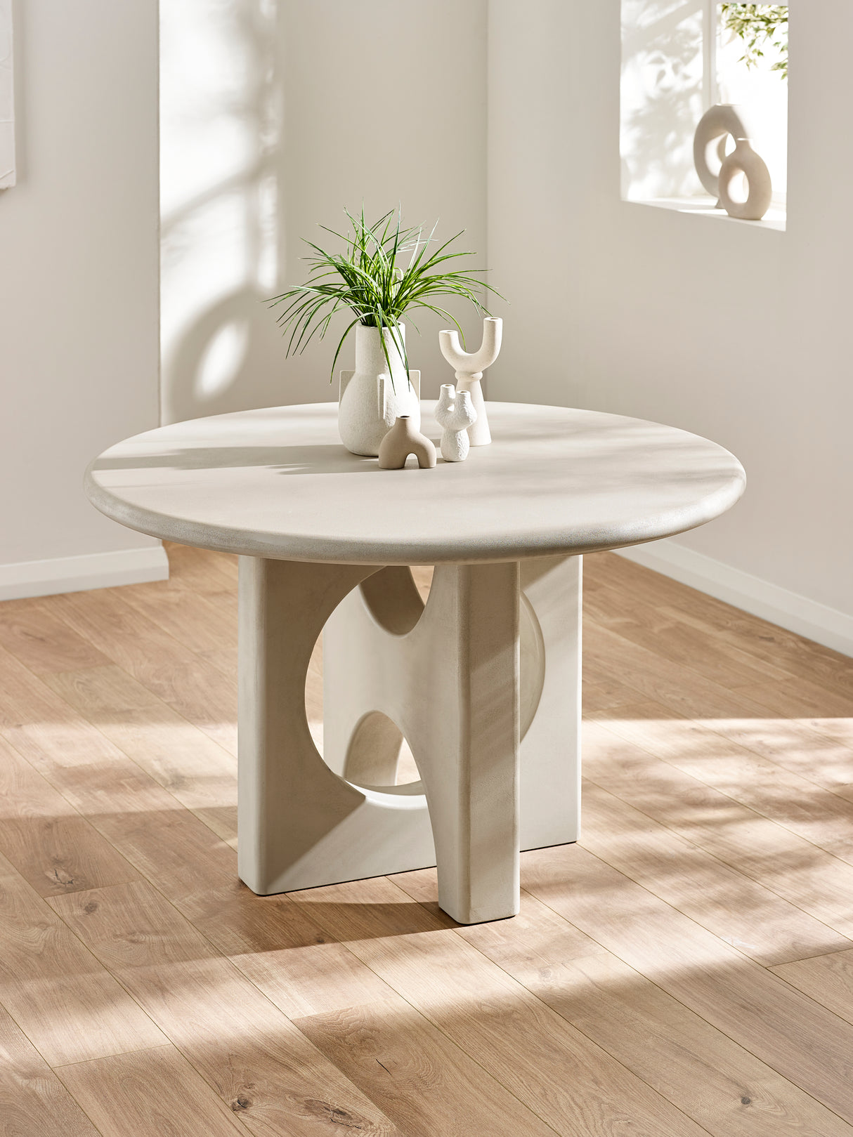 Thyra Round 4 Seater Dining Table