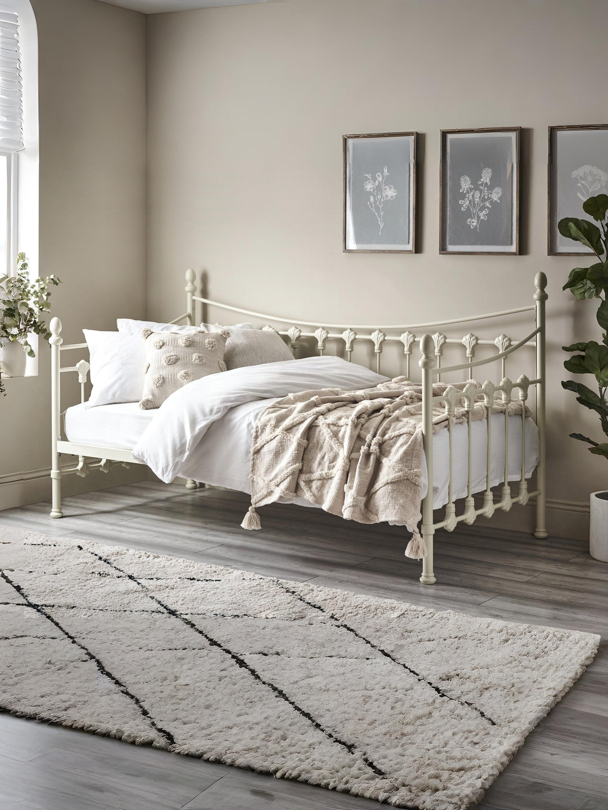 Versailles Metal DayBed