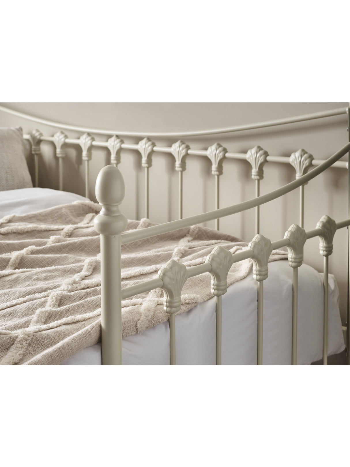 Versailles Metal DayBed